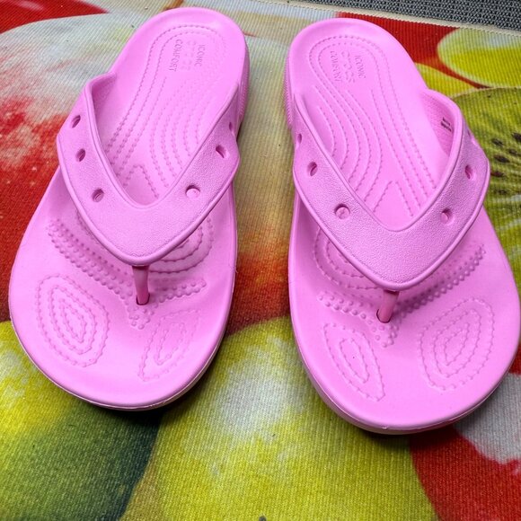 Crocs Womens Size 7 Pink Flip Flops Iconic Lightweight Durable Summer Sandals - Picture 4 of 7